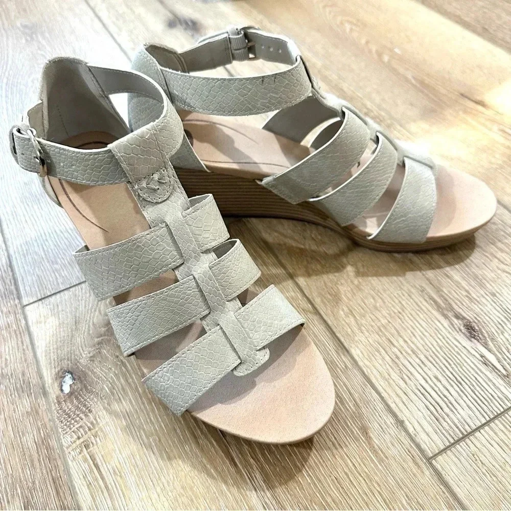 Dr. Scholl's Women's Wedge Sandal Faux Leather Grey Snake Print Size 10M GUC